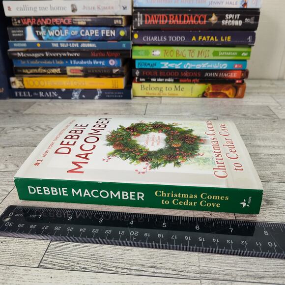 CHRISTMAS COMES TO CEDAR GROVE Debbie Macomber Trade Paperback 2018‎ Harlequin - Picture 7 of 11